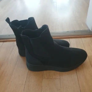 Nya skor - nya skor, nypris 899:- 