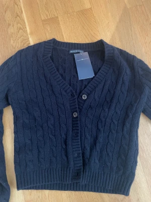 Brandy Melville kofta - Helt ny oanvänd cashmire tröja från brandy Melville, nypris 528 kr, storlek motsvarande xs/s