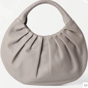 Väska, WERA - Superfin handväska i skinn ifrån WERA! I princip helt oanvänd. Ordinariepris var 799kr Säljer för 300 kr