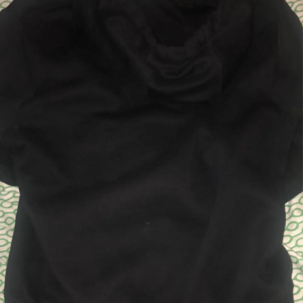 väldigt fin nike zip hoodie, ny pris 699, använd fåtal gånger, lite solblekt inget man märker. Hoodies.