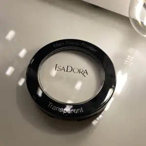 Oanvänt puder från märket isadora, köpt för ett tag sen men som inte kommer till någon användning. Nypris 149kr💗