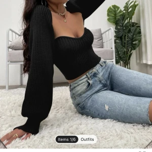 Två delad sett  - Helt ny sett aldrig använd endast testad storlek s i färg svart passar mig som är i storlek xs  