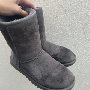 UGG - Gråa UGG. Storlek 37/38.