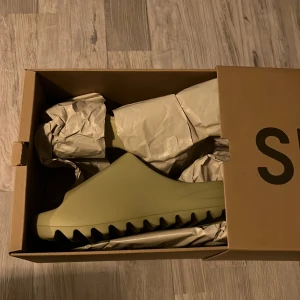 Yeezy slide ”resin” - Yeezy slide ”resin”, size 43eu, ds