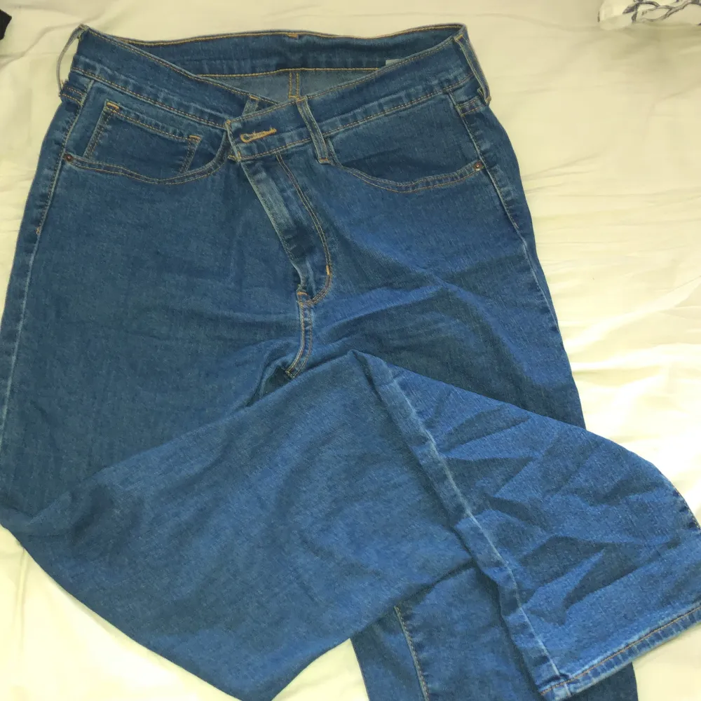 Levis jeans ljusblå bootcut. Jeans & Byxor.