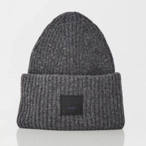 Acne mössa - Säljer denna acne mössa använd en vinter 💕