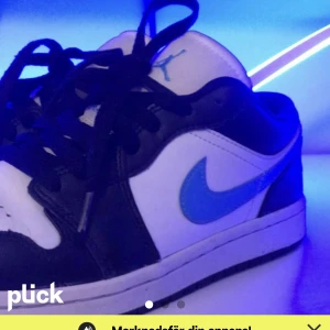 Jordans  - Lägger upp igen pågrund av oseriösa köpare skriv för fler frågor❤️ 700kr vid snabb affär 600kr kolla min gamla annons om skorna för mer information om skorna 💙