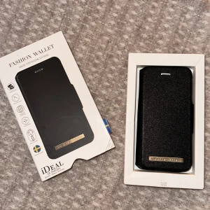 mobilskal - Ett mobilfodral med korthållare från Ideal Of Sweden! Bra kvalite och oanvänt🤍 passar till iphone 8,7,6,6S