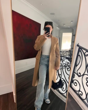 Kappa + Jean - Jag säljer Kappan och Jeansen tillsammans. De är bekväma att bära. Jeansen är stretchiga men sitter bra åt. Det är storlek M. 