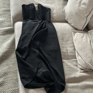 Klänning  - Klänning H&M. Aldrig använd