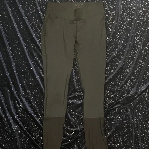 svarta yoga tights - bekväma svarta yoga byxor, perfekta för träning, knappt använda 