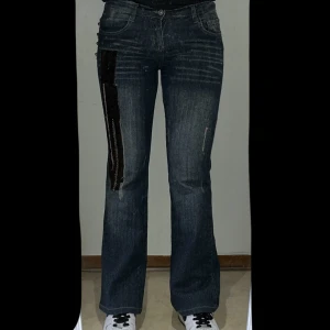 Lowwaist flare jeans - jeans i nytt skick. Aldrig använda.  Säljs pga lite liten. Köpt i frankrike. Bra på mig som e 170 🤩köparen står för frakten. Kan alltid skicka fler bilder vid intresse 💞tryck gärna på köp nu