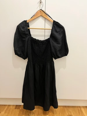 Fina klänningar  - Helt nya original pris kostar 900kr.