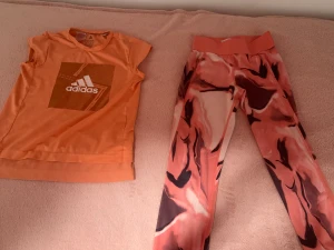 Ett pyjamas- gympa sett.  - Både och är för 50kr ☺️ Adidas och bara använd 1-3 gånger.