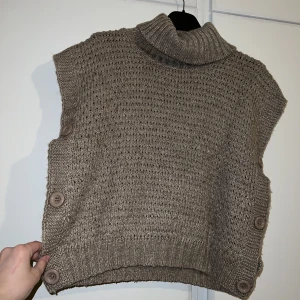 Stickadeväst - Stickadeväst köpt i Italien. 