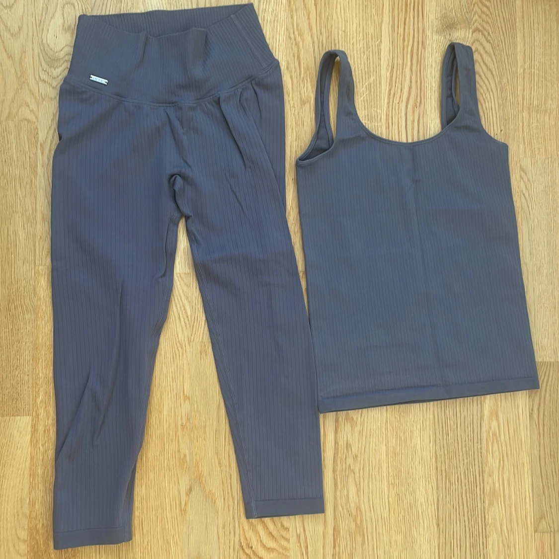 Grått träningsset Aim’n