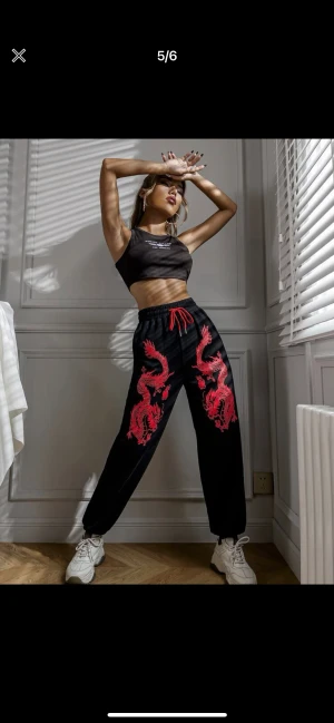 Mjukis - Mjukis med drake på benen från SHEIN, strl xs, nyskick