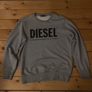 Diesel tjocktröja - Använd men i som ny i skicket för fler bilder eller frågor är det bara att höra av sig 