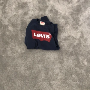 Levis tröja - En nice Levis tröja. Har använts några fåtal gånger.