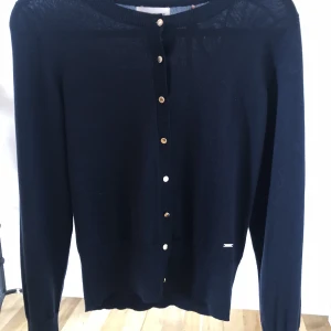 Långärmad kofta - Långärmad kofta i nyskick, ej använd.