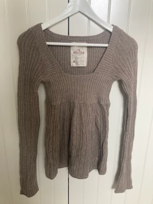 Stickad tröja - Gullig stickad tröja från Hollister💗