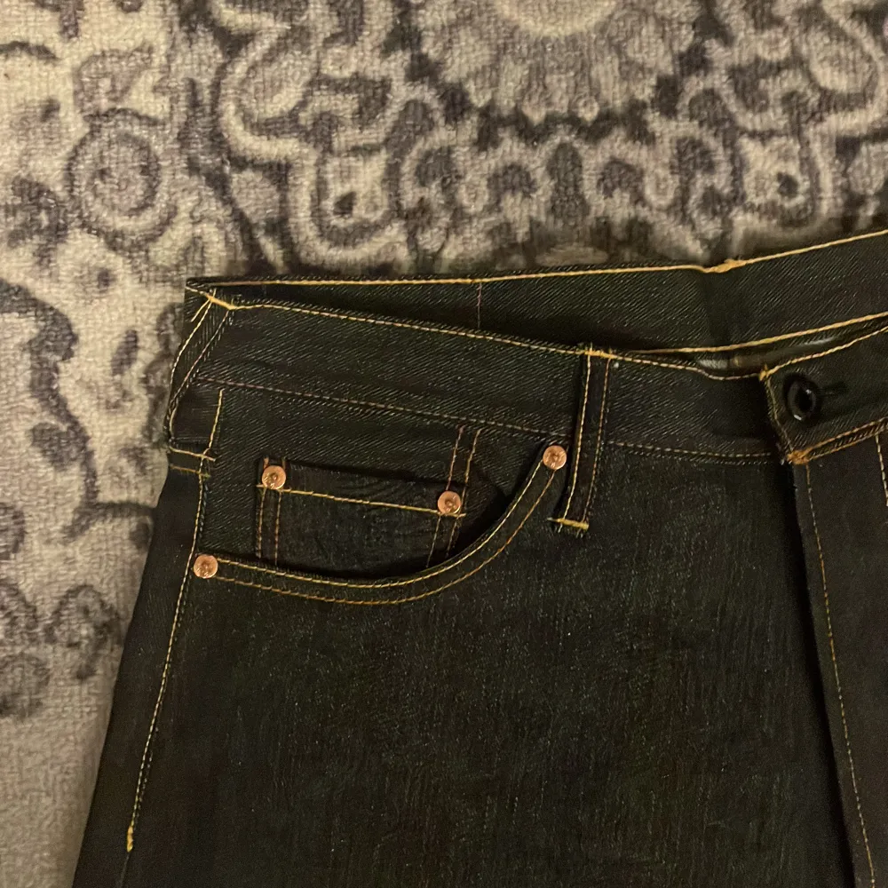 Några evisu likande jeans i storlek 36. Passar på mig som har 34. . Jeans & Byxor.
