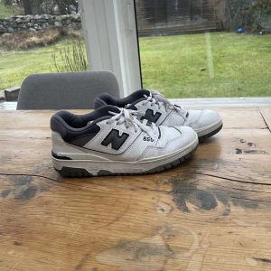 New balance 550 vit/grå - Nee balance 550 i nyskick Nypris: 2500kr Köpta på pardonmykicks i göteborg