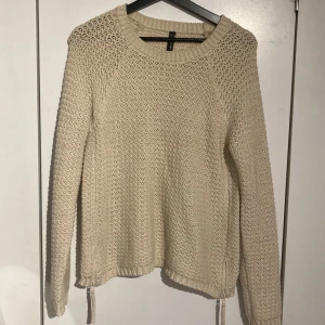 Stickad tröja - Beige stickad tröja med dragkedjor framrill