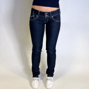 Tommy hilfiger jeans  - As snygga tommy hilfiger jeans i ett mörklblått tyg!