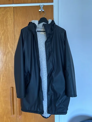 Regnjacka  - Dam regnjacka från lager157, storlek S. 