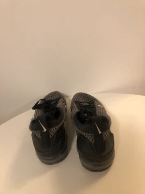 Vapormax - Säljer mina vapormax då det inte kommer till användning längre. Det är i str 45 och är i ett bra skick. Finns och köpa i Trollhättan. Nypris 2500. Skriva privat om mer frågor.