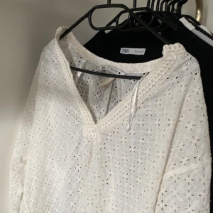 Långärmad topp  - Långärmad tunn blus från zara