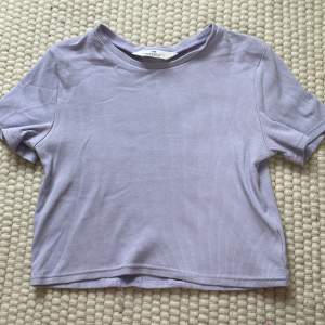 Pastell lila tröja (magtröja) från hm💜🤩prefekt till sommaren 