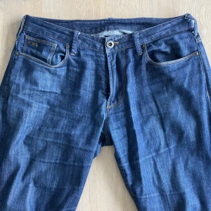 Armanijeans - Ett par Armani jeans i modellen regularfit
