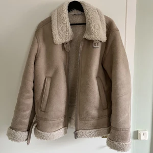 Zara jacka - Säljes billigt