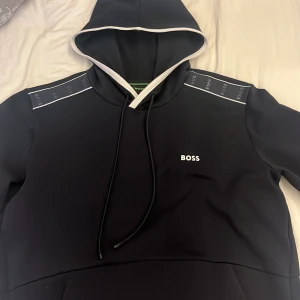 Boss hoodie mörkblå - Bra skick 10/10