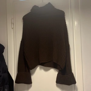 Stickad tröja  - Polo stickad tröja från chiquelle Storlek: xs/s Pris: 50kr