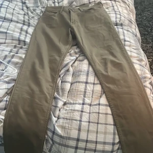 Gant jeans - Provat 1 gång för test, passar för 14 år 1,75 cm lång. Nypris 1050