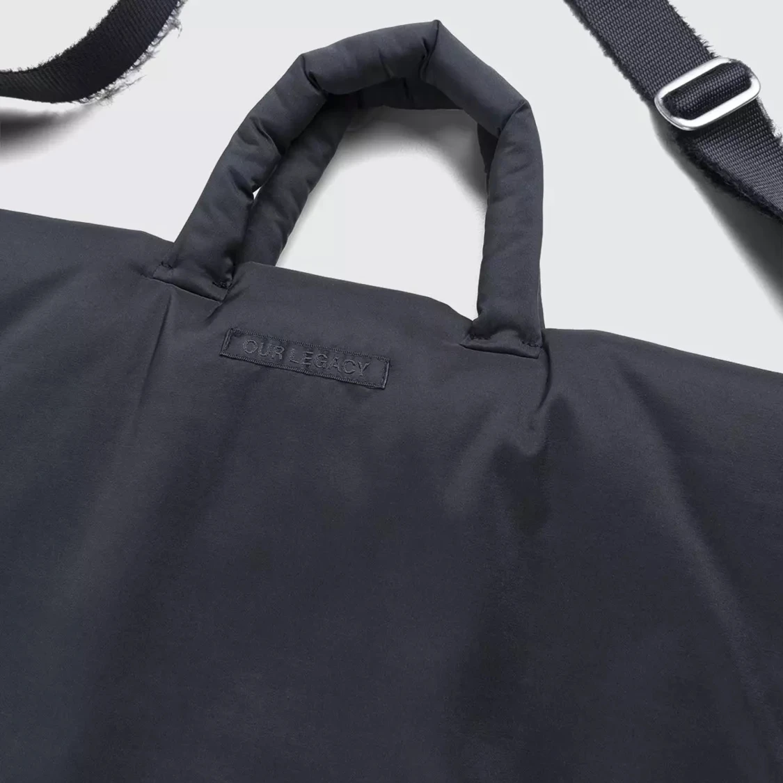 Our legacy pillow bag  - 91