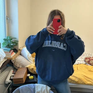 Vintage Nike hoodie - Snygg oversized vintage hoodie, perfekt till vardags💞säljer då den inte kommer till användning 