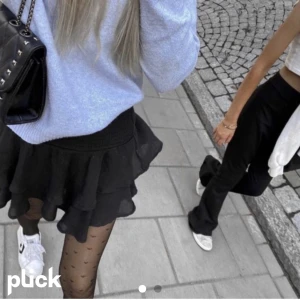 Chelsea kjol  - Säljer min Chelsea kjol pga lite användning. Köpte den för 449 och säljer för 200. Den är i storlek xs men skulle säga att den passar folk som har S för den har resår i midjan💗💕