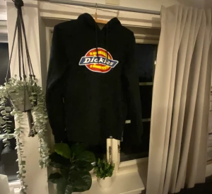 Dickies hoodie - Storlek M sitter som en s/xs