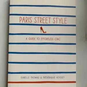 Köpt från Shakespeare and Company i Paris! Handlar om streetmode i Paris och mer.