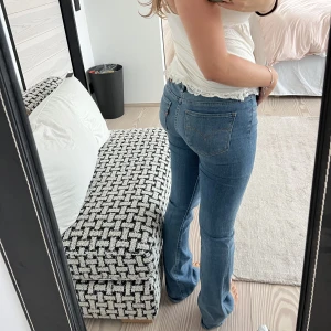 Levis bootcut jeans - Super snygga bootcut jeans från Levis. Väldigt bra skick! Använda fåtal ggr. 