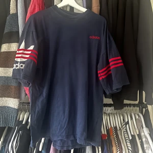 Adidas T-shirt - En Adidas t-shirt från humana! Använd få gånger! 