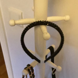 Diadem - Jättefint skick! Den säljs för att jag inte använder den.🫶🏻💘⭐️ 