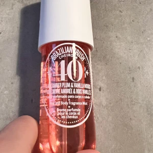 Sol de janeiro mist - Säljer denna mist från sol de janeiro. Den är aldrig använd då doften inte var för mig. Misten innehåller 90ml. Nypris 219kr säljer för 150 inklusive frakt. 