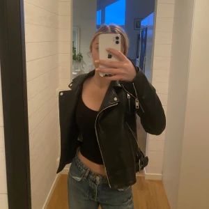 Jacka - En skinnjacka ifrån zara!
