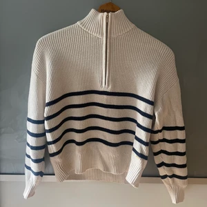 Randig tröja - Säljer denna randiga tröja eftersom den inte kommer till användning ❤️