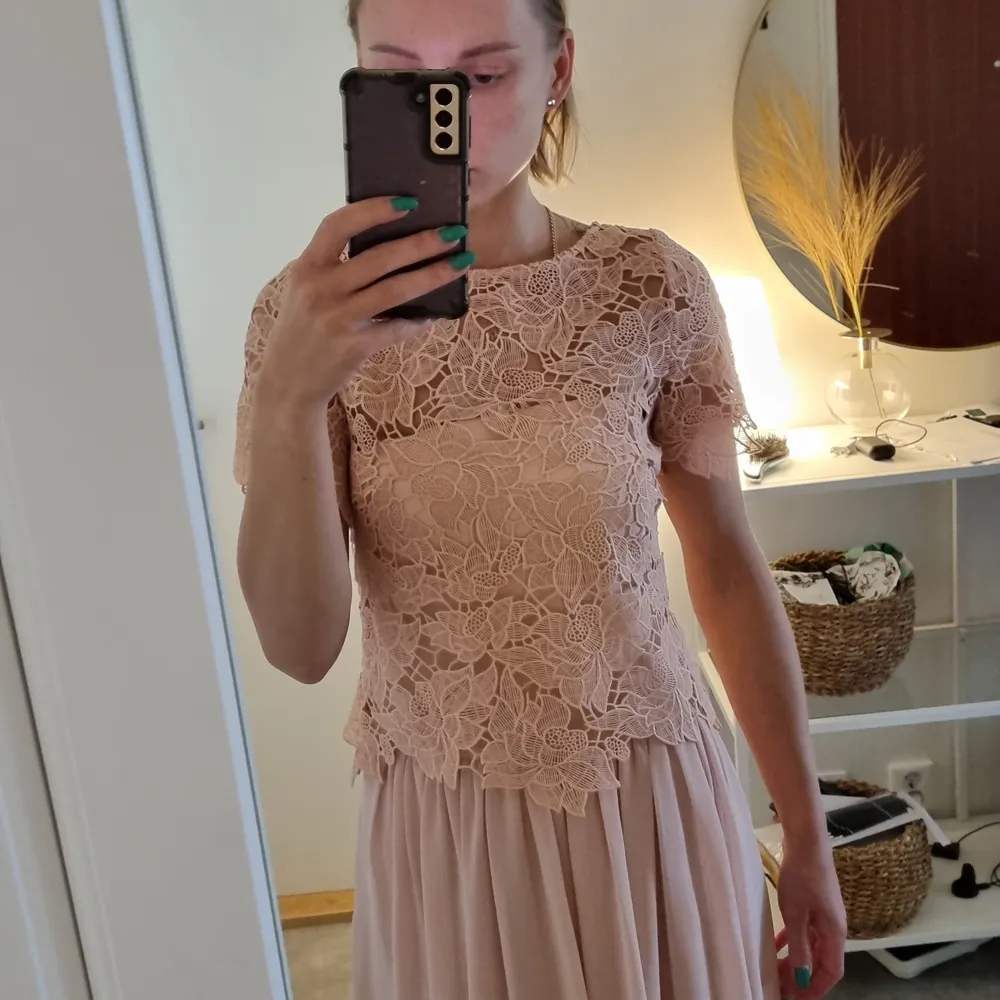 Peach color dress to the party. Klänningar.